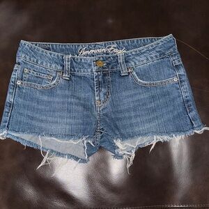 American Eagle Distressed Blue Denim Cutoff Shorts Favorite Boyfriend size 6